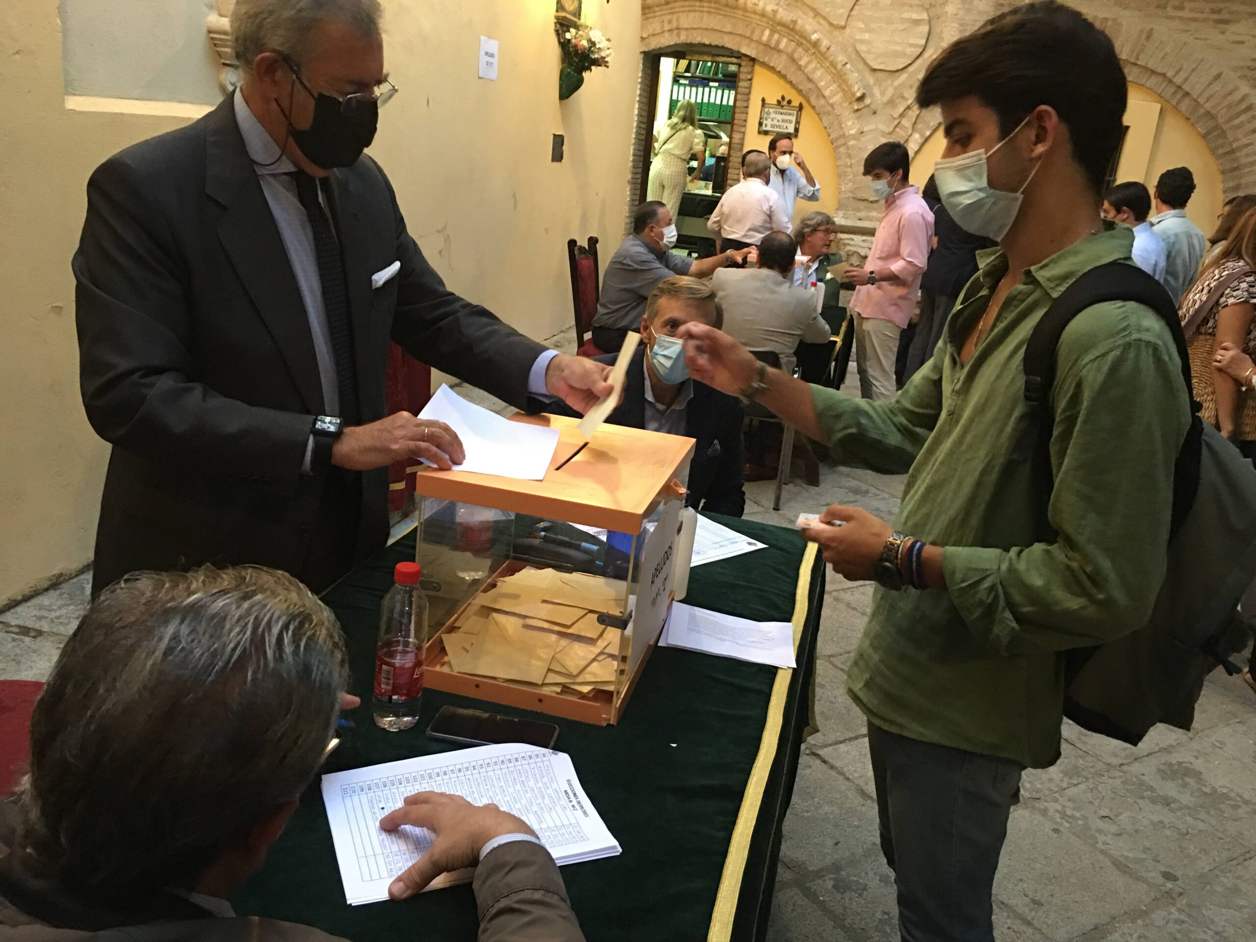 Gabriel Rojas reelegido Hermano Mayor de la Hermandad del Rocío de Sevilla