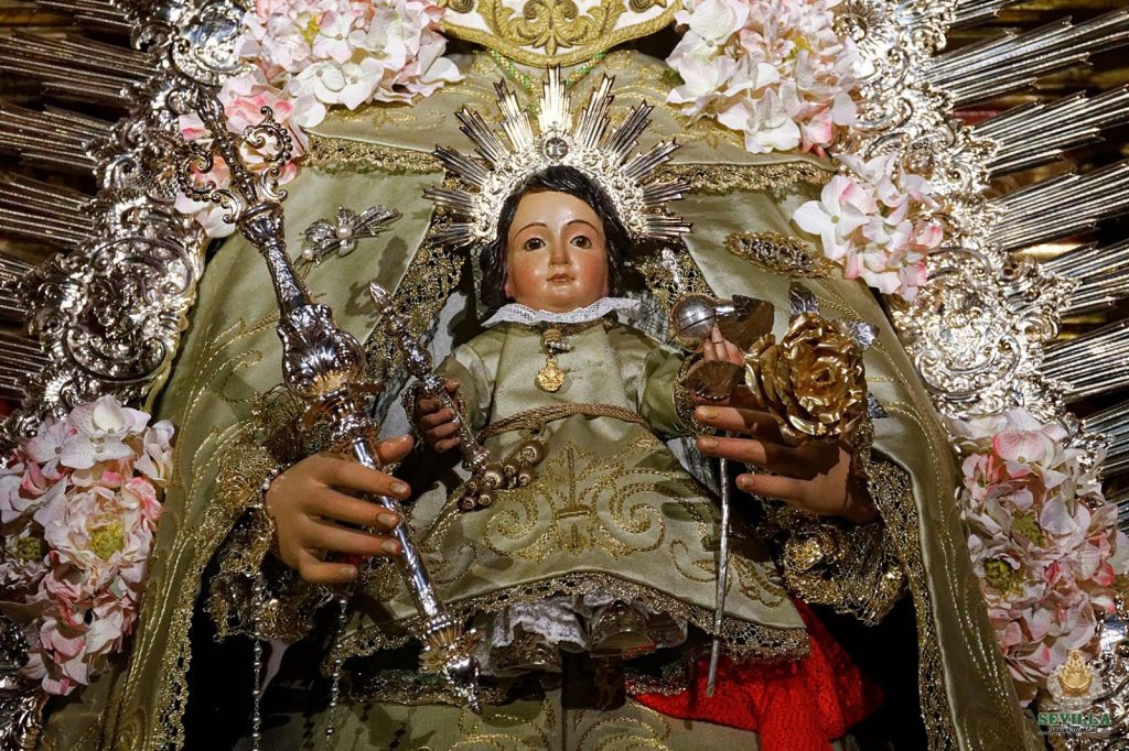 Nuestra Virgen del Rocío recibe la Rosa de Pasión, embajadora de los Donantes de Órganos