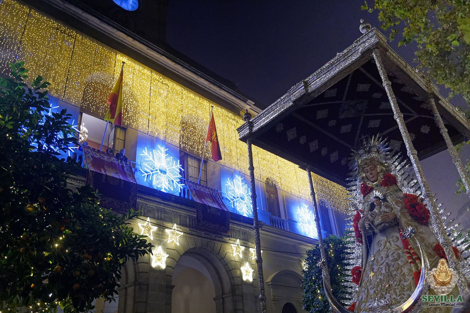 La Virgen del Rocío se reencontró con Sevilla este 22 de diciembre para marcar el inicio de la Navidad